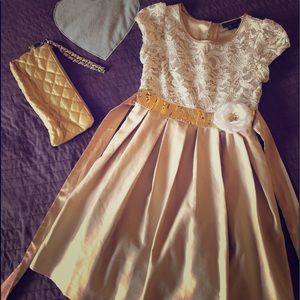 Adorable Little Girls Special Occasion Dress!
